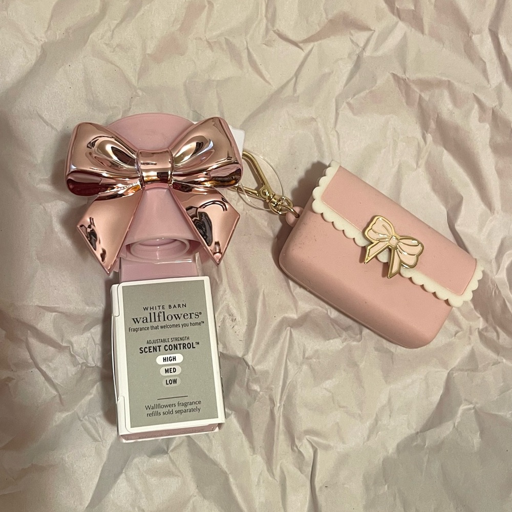 NWT - Bath & Body Works Pink Bow Set - Wallflower & Hand Sanitizer Holder